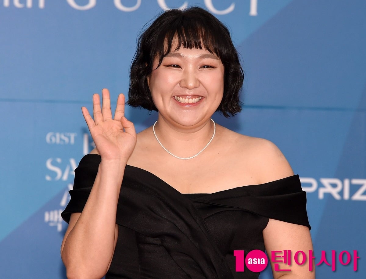 이수지가 공식 석상에 참석해 포즈를 취하고 있다./사진=텐아시아DB