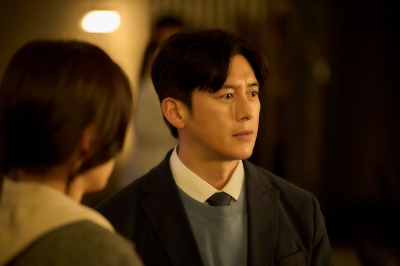 고수, '전 부인' 전지현에 일자리 소개해주려다 건물에 고립…"입구 같은 인물"('군체')