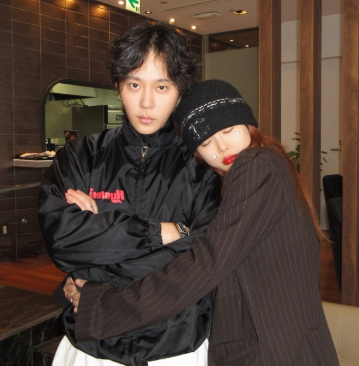 가수 현아와 프로듀서 겸 남편 용준형이 여전히 애정을 과시하고 있다. / 사진=현아 SNS