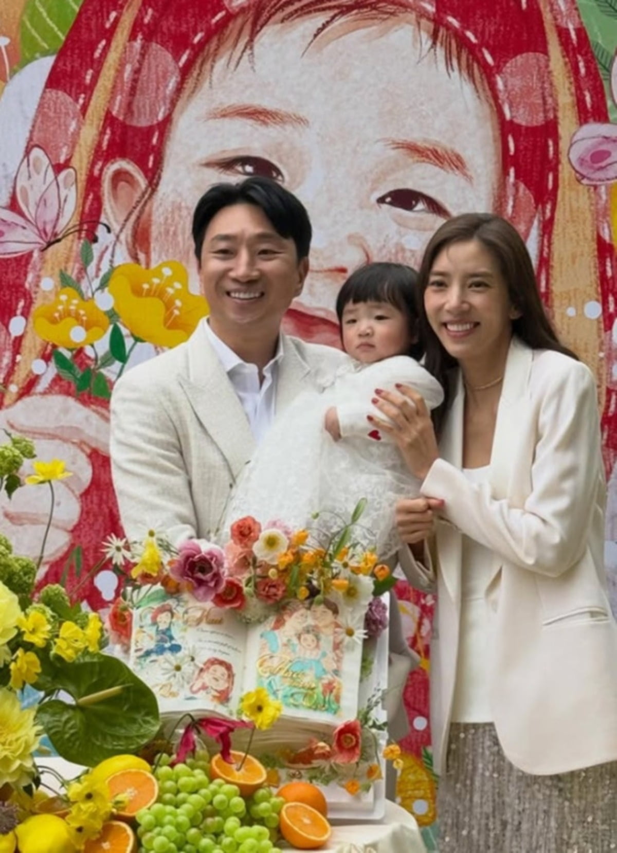 가수 손담비가 딸 해이의 첫 번째 생일을 기념하는 돌잔치 현장을 공유했다.
사진=손담비 SNS