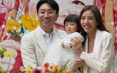 ソンダンビ、娘ヘイの初めての誕生日を祝う