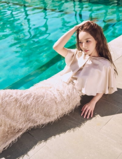 '37kg 뼈말라' 박민영, 차원이 다른 독기…30도 폭염 날씨에 시원한 척 청량한 콘셉트 투혼