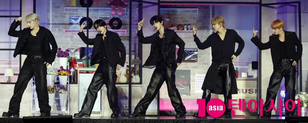 투모로우바이투게더, 설레이는 미니 8집 ‘7TH YEAR: 가시덤불에 잠시 바람이 멈췄을 때’[TEN포토+]