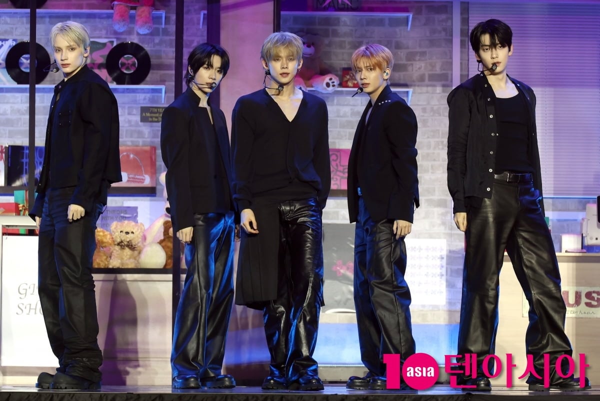 투모로우바이투게더, 설레이는 미니 8집 ‘7TH YEAR: 가시덤불에 잠시 바람이 멈췄을 때’[TEN포토+]