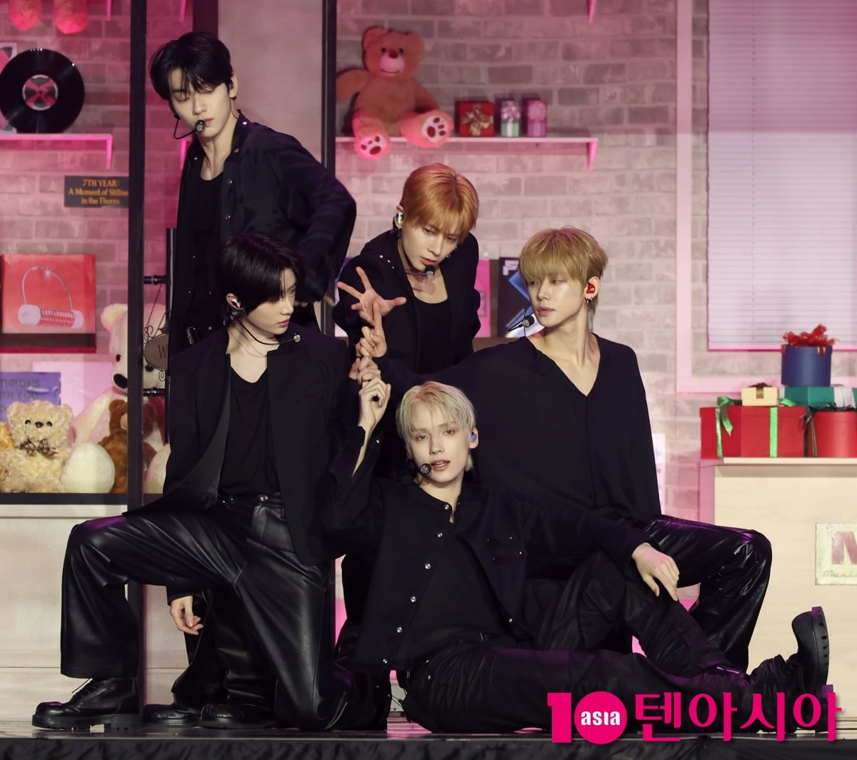 투모로우바이투게더, 설레이는 미니 8집 ‘7TH YEAR: 가시덤불에 잠시 바람이 멈췄을 때’[TEN포토+]