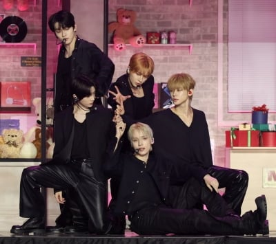 투모로우바이투게더, 설레이는 미니 8집 ‘7TH YEAR: 가시덤불에 잠시 바람이 멈췄을 때’[TEN포토+]