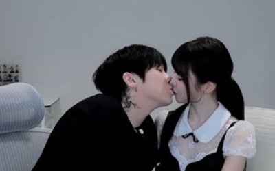 [전문] '케이♥' 과즙세연, 별풍선으로 30억 벌더니…11살 연상과 공개 열애 "전달 늦어져"