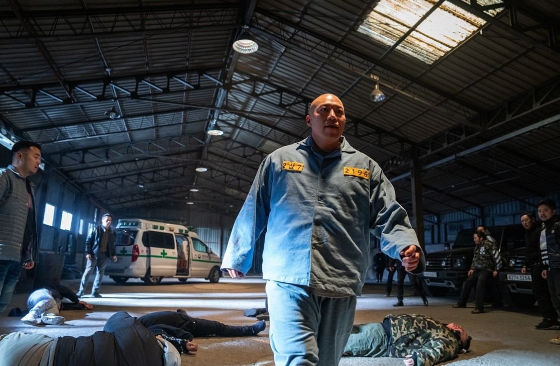 '사냥개들' 시즌 2에서 압도적인 피지컬을 보여준 배우 태원석 / 사진제공=넷플릭스