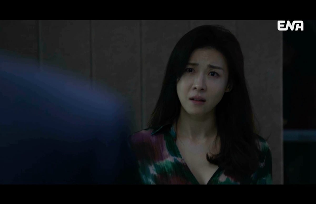 '클라이맥스' 9화에서 배우 은퇴 위기에 놓인 하지원 / 사진제공=KT스튜디오지니