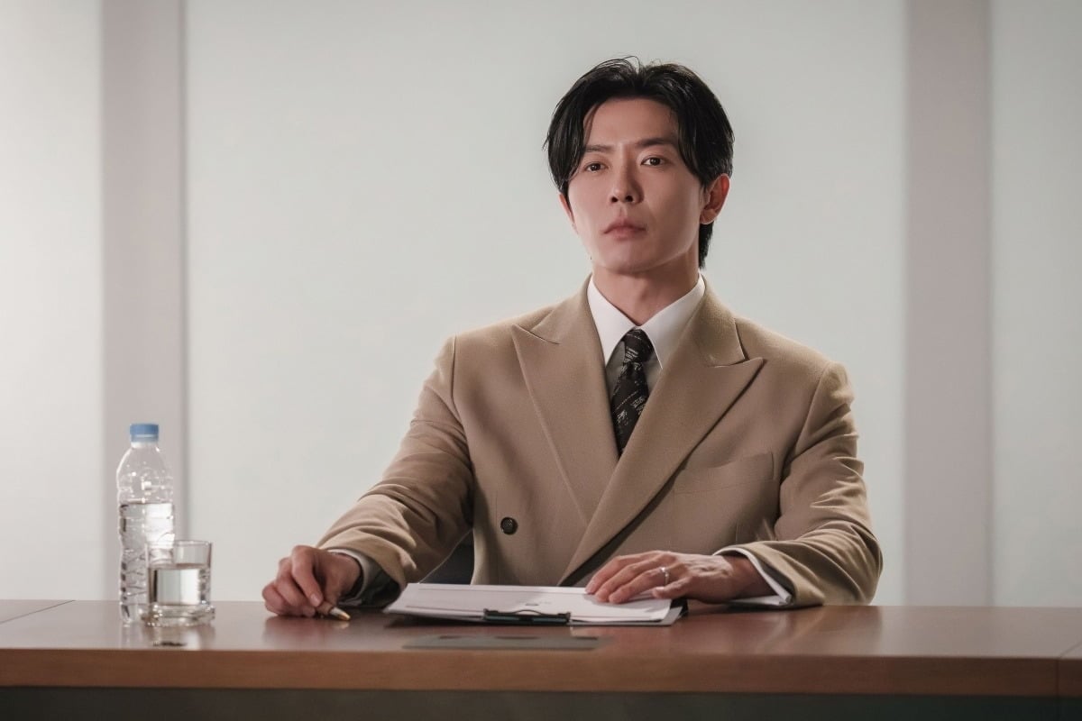 '은밀한 감사' 김재욱이 독보적 매력으로 시청자들을 사로잡는다./사진제공=tvN