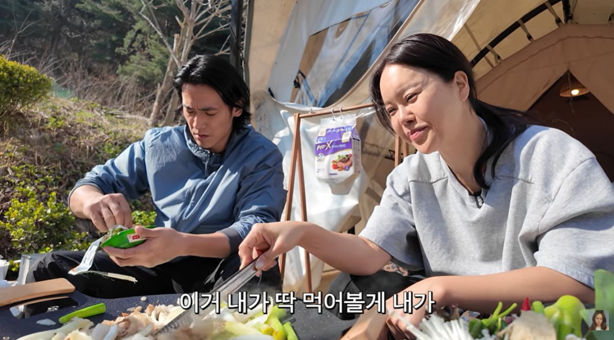 백지영, 정석원 부부가 쿠팡 프레시백 무단 외부 반출로 논란이 일자 사과했다. / 사진=백지영 유튜브 영상 캡처