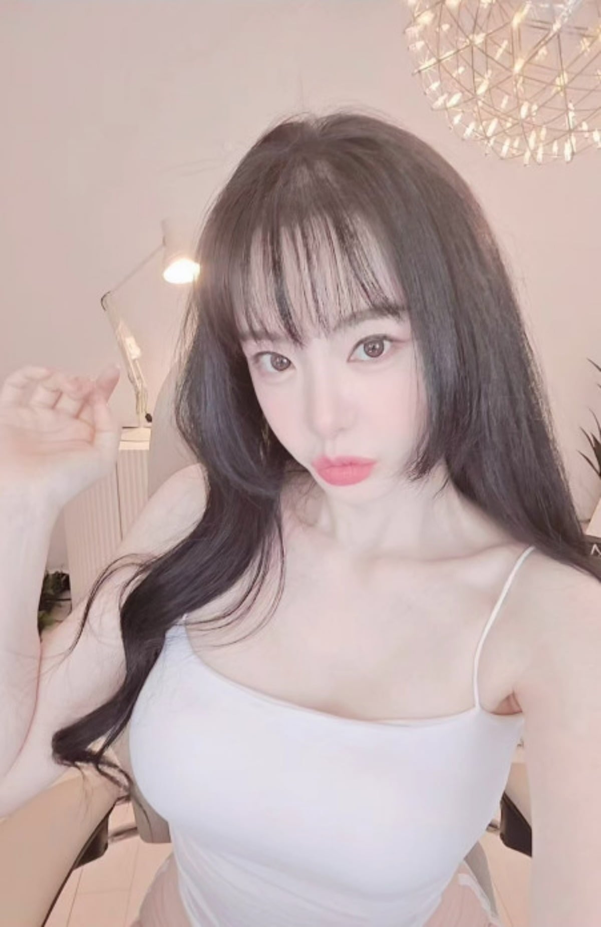 성우 서유리가 카메라를 향해 다양한 표정을 지어 보이고 있다. / 사진=서유리 SNS