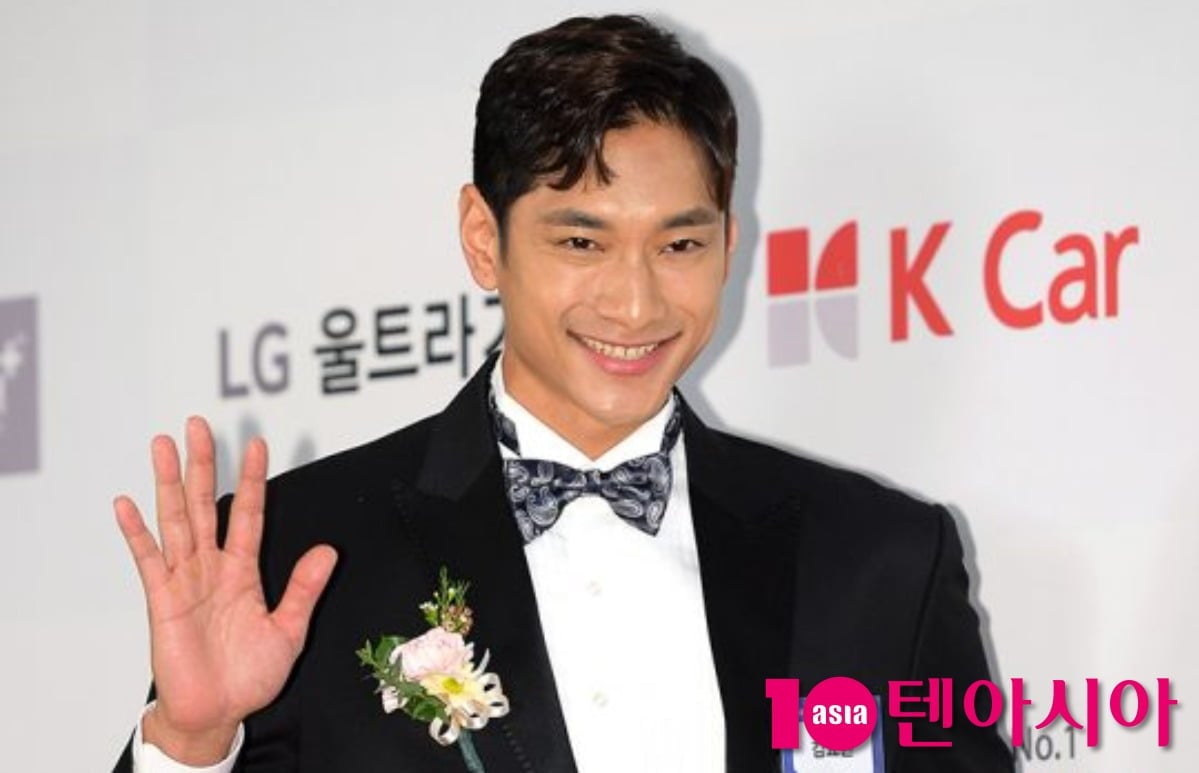 전 배구선수 김요한이 포즈를 취하고 있다 / 사진=텐아시아 DB