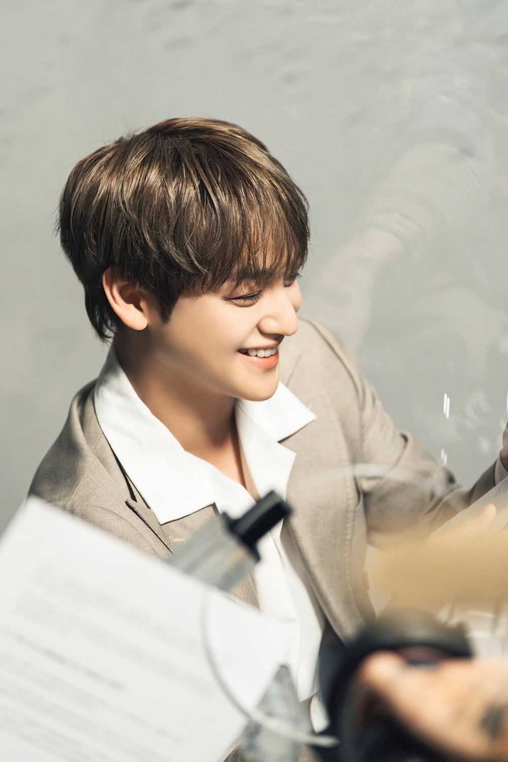 배우 김범이 비하인드 스틸을 공개했다./ 사진출처: 킹콩 by 스타쉽