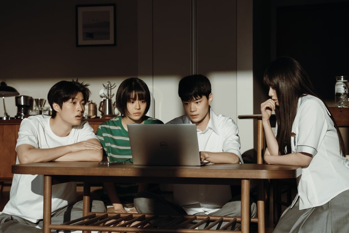 넷플릭스(Netflix)의 YA 호러 시리즈 '기리고'가 보도스틸을 공개했다./ 사진제공=넷플릭스