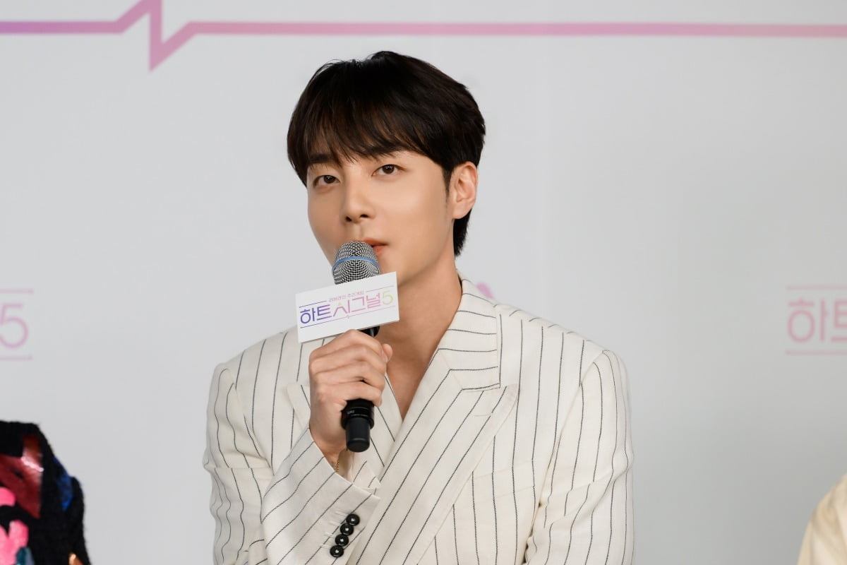 가수 로이킴이 제작발표회에 참여해 프로그램에 대해 언급하고 있다. / 사진=채널A '하트시그널5'