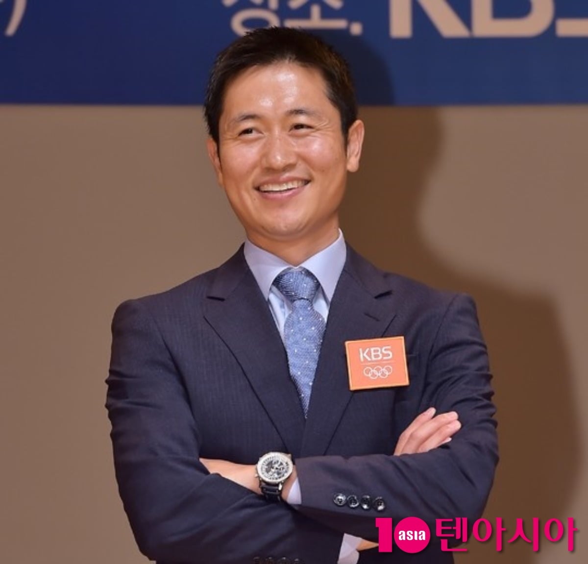 전 축구선수 이영표가 포즈를 취하고 있다 / 사진=텐아시아 DB