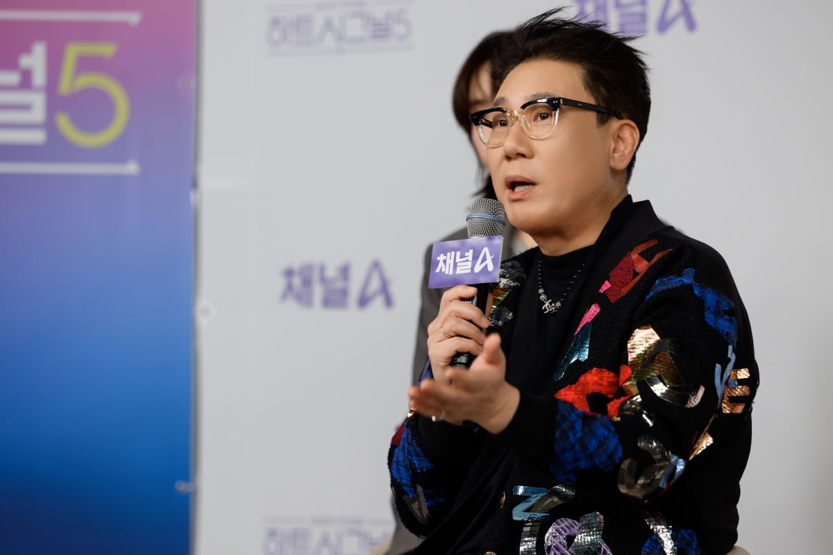 방송인 이상민이 제작발표회에 참석해 프로그램에 대해 설명하고 있다. / 사진=채널A '하트시그널5'