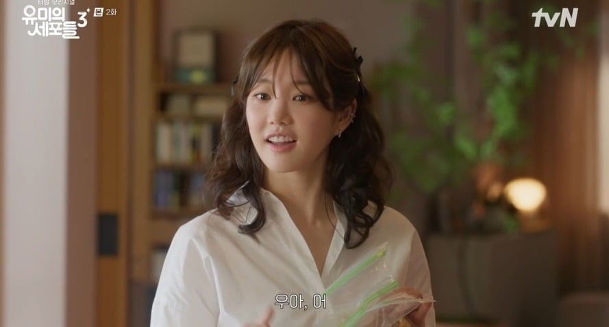 배우 이유비가 변함없는 사랑스러움으로 안방극장에 러블리한 에너지를 전했다./사진=티빙 방송 화면 캡처