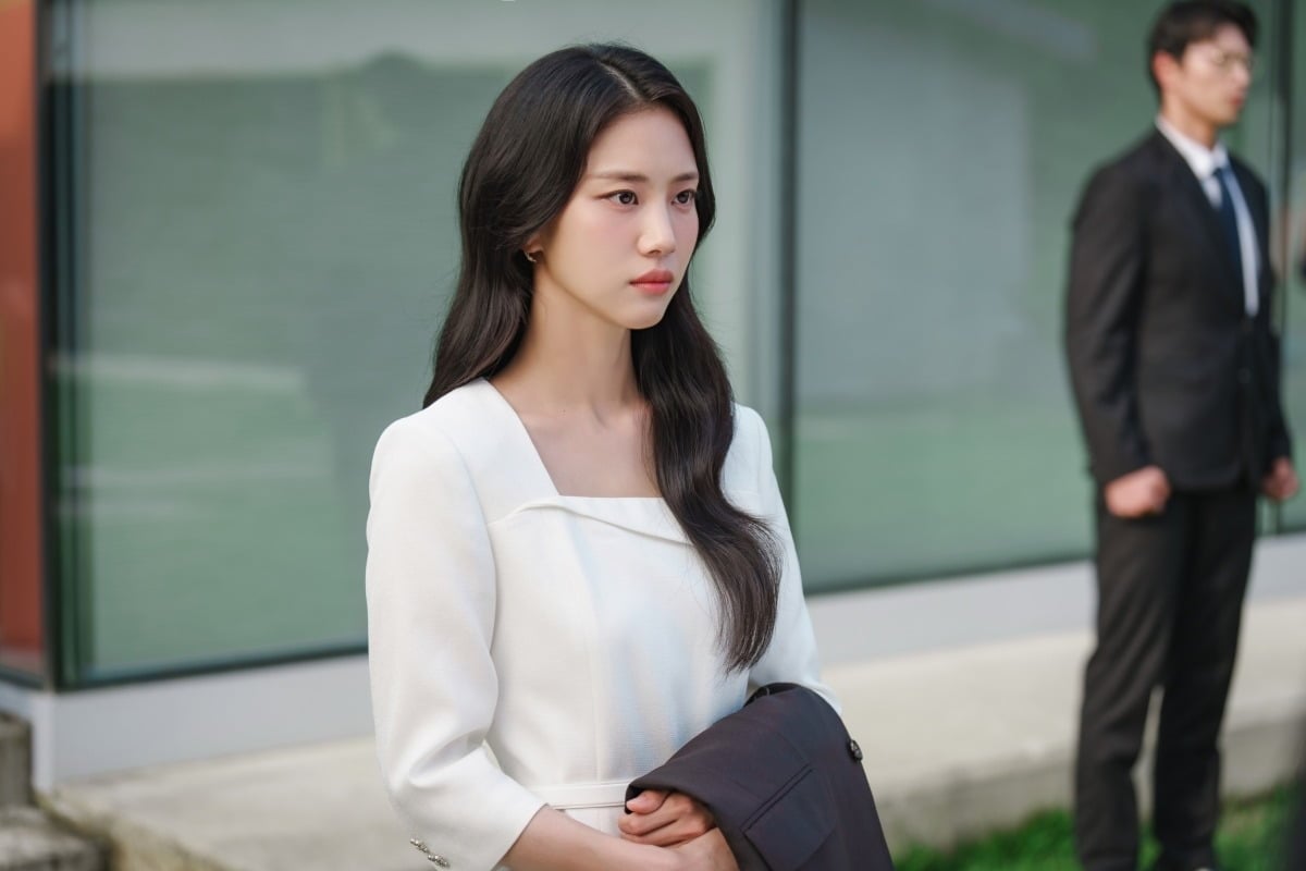 홍화연이 시크하고 도도한 매력을 더해 색다른 변신을 예고한다./사진제공=SBS