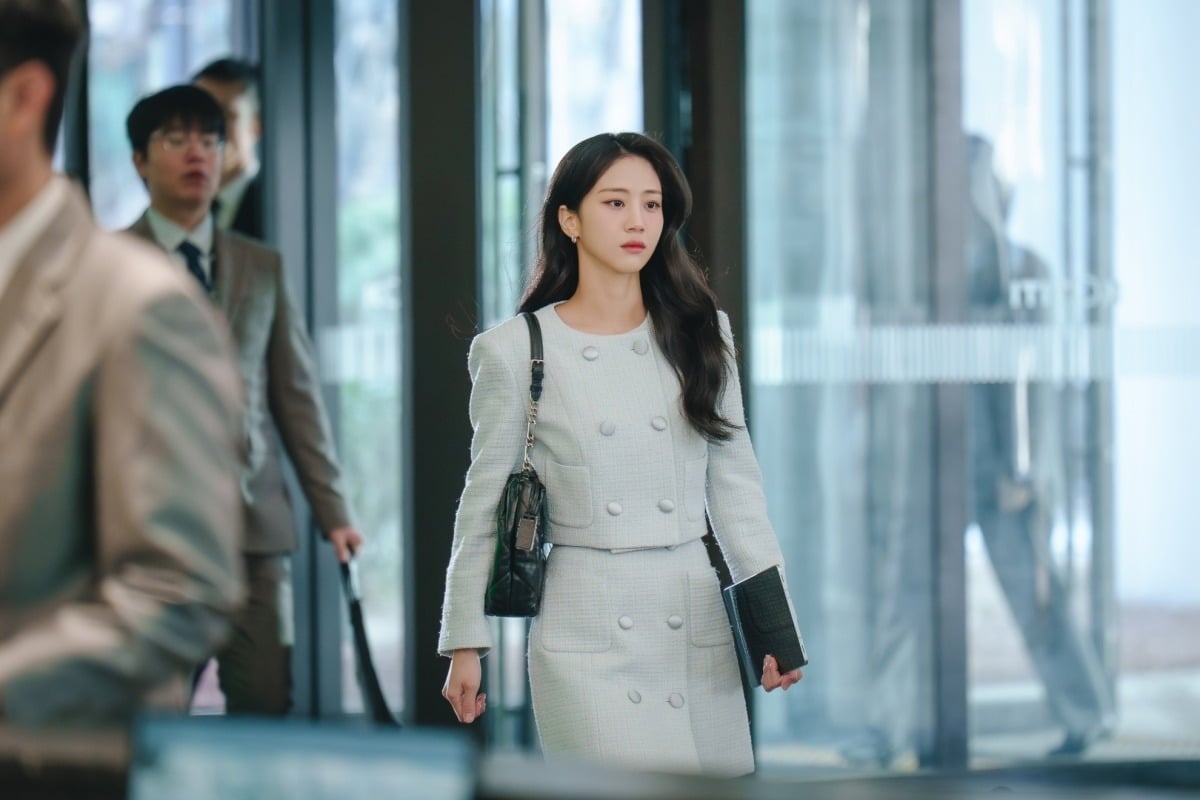 홍화연이 시크하고 도도한 매력을 더해 색다른 변신을 예고한다./사진제공=SBS