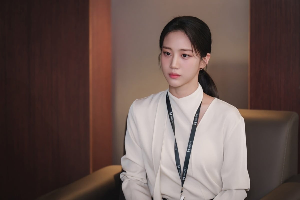 홍화연이 시크하고 도도한 매력을 더해 색다른 변신을 예고한다./사진제공=SBS