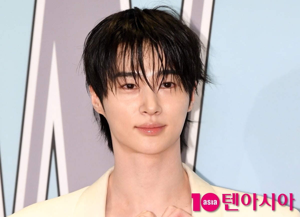 배우 변우석이 포즈를 취하고 있다 / 사진=텐아시아 DB