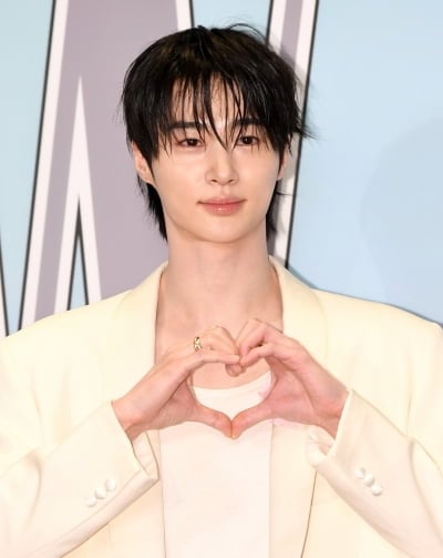 [공식] 변우석, 아이유와 ♥핑크빛 호흡 이어 깜짝 소식 전했다…정수기 새 모델 발탁