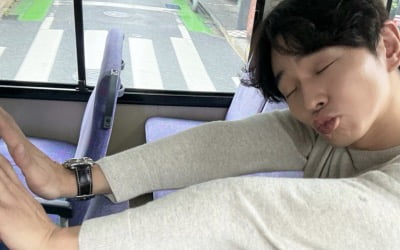 Actor On Joo-wan Charms Fans with Adorable Photos from Fukuoka Trip with Wife Bang Min-ah