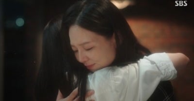 아이유♥변우석에 시청률 급락했는데…이솜, 연기력 호평 쏟아진 '눈물 열연' ('신이랑')