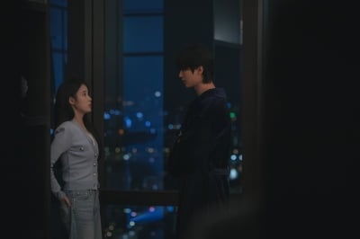 '대군부인' 아이유♥변우석, 호텔 스캔들 터졌다…밀회 목격담→화재 사건 여파로 궁금증 증폭