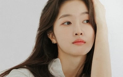 [공식] 홍비라, '17살 연상' 이희준 약혼녀 됐다…데뷔 7년차에 '허수아비' 출연 확정