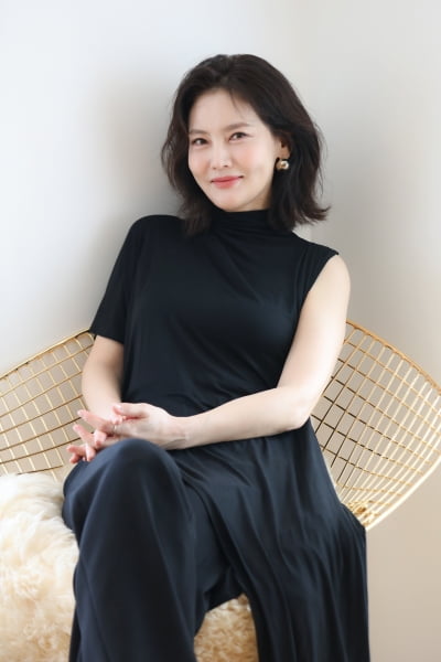 김선영, 인터뷰 중 선명한 '수술 자국'에 취재진도 깜짝…"나는 끝났구나 싶었어요" (인터뷰①)