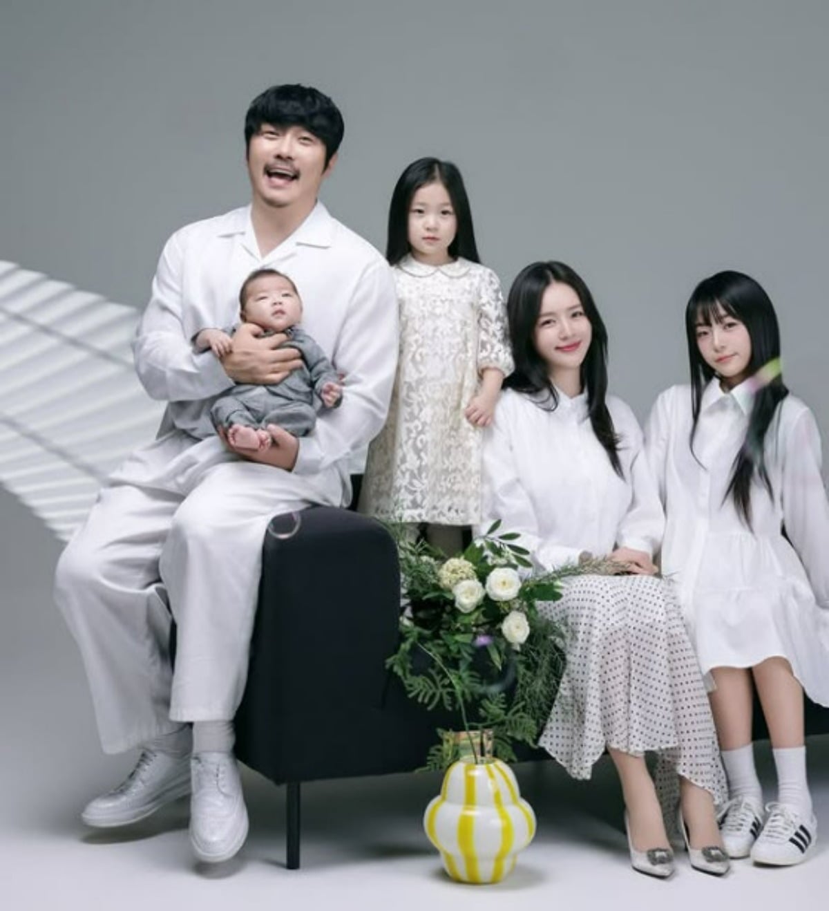 가수 KCM이 15년 만에 가족 사진을 찍었다. / 사진=KCM SNS