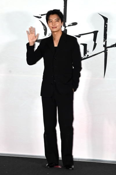 '키스 장인'으로 유명했던 남배우, 충격적인 노출 사고 고백…눈앞에서 이상형 놓쳐 ('미우새')