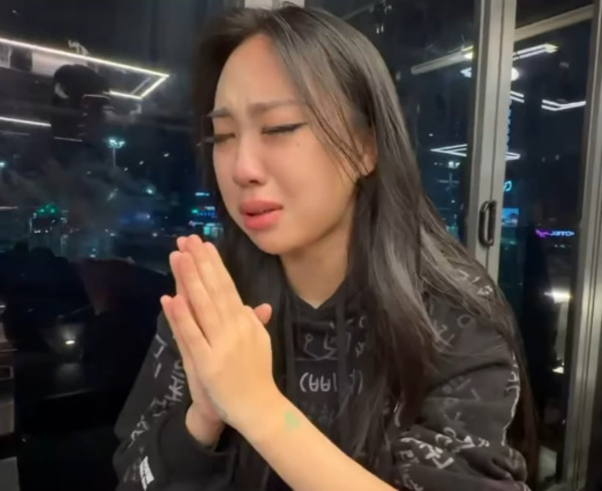 가수 이영지가 콘서트를 마친 후 눈물을 보이고 있다. / 사진=이영지 SNS