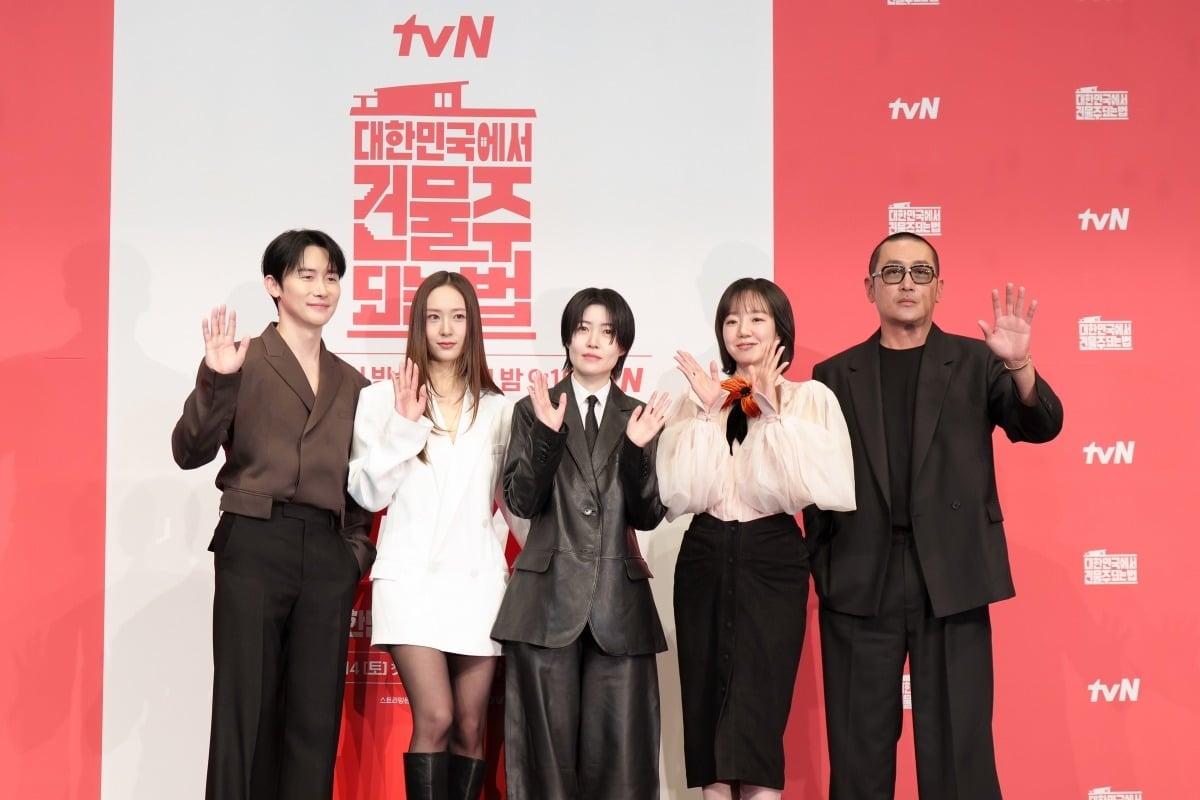 '대한민국에서 건물주 되는 법'이 전개와 연출 면에서 아쉬움을 남긴 채 종영을 앞두고 있다./사진제공=tvN