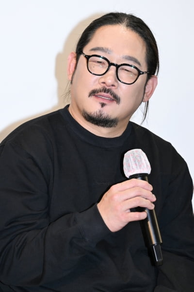 '흑백' 출연한 유명 셰프, 깜짝 발언 터졌다…"다른 동료들과는 안 친해, 최강록 뿐" ('식포일러')