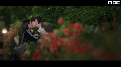 아이유♥변우석, 이름값 제대로 했다…3회 만에 키스하더니 트리플 크라운 달성 ('대군부인')[종합]