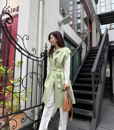 Eunjung Ham Shines with Radiant Smile in Latest Instagram Photos