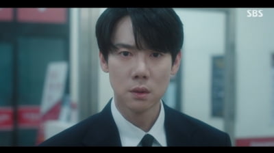 총 맞은 유연석, 본인 영혼 마주했다…'심정지' 충격 엔딩 ('신이랑') [종합]