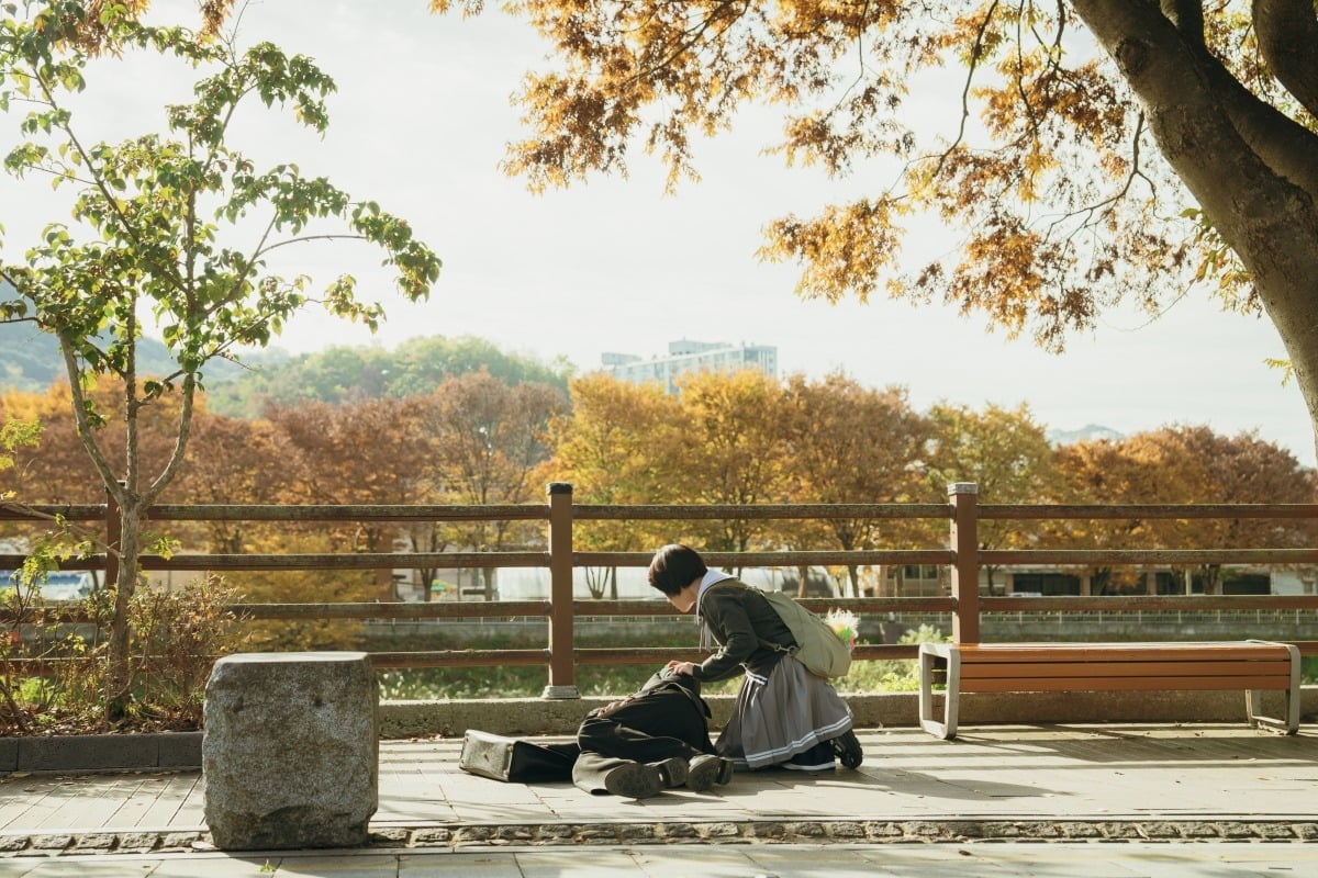 지난 17일 쿠팡플레이 시리즈 '로맨스의 절댓값' 1~4화가 공개됐다. / 사진='로맨스의 절댓값' 캡처