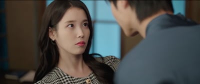 ♥변우석 손잡고 4회 만에 시청률 두 자릿 수 돌파했는데…아이유, 복합적인 감정 연기 ('대군부인')