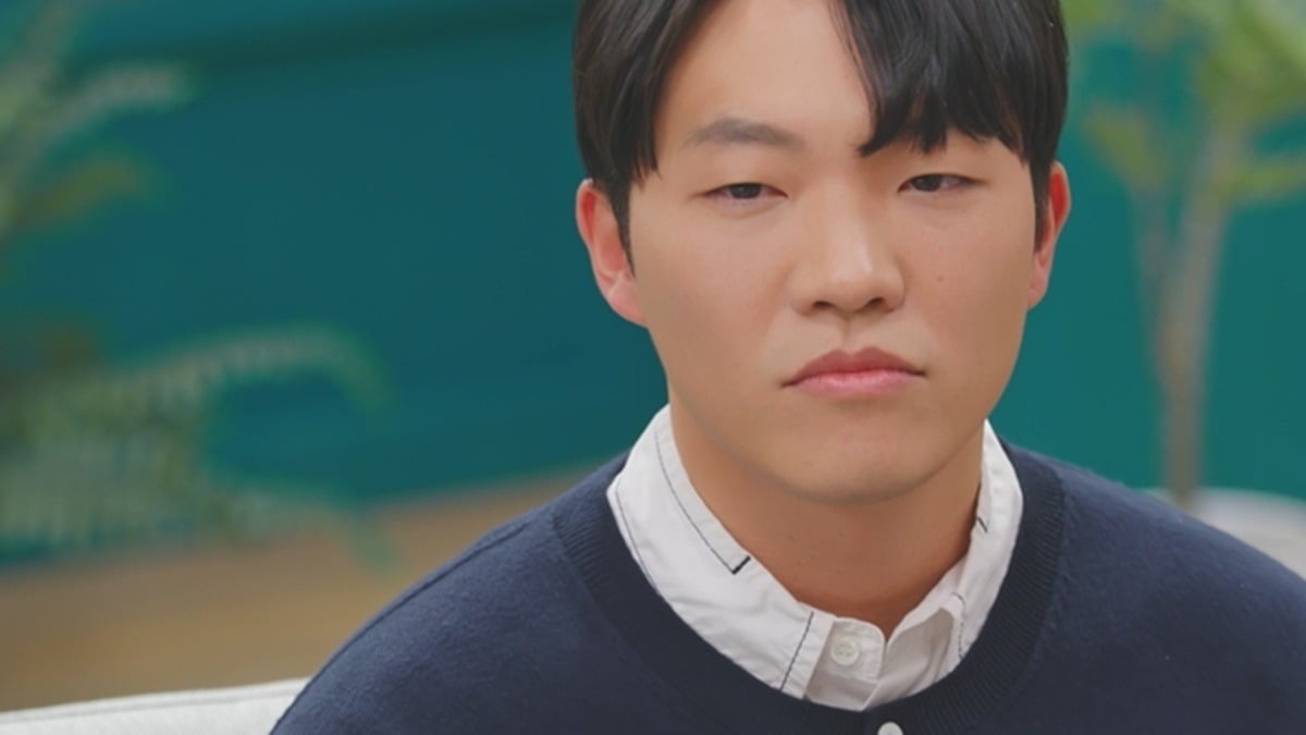 최고기가 유깻잎 일상을 보며 고개를 숙였다./사진제공=TV조선