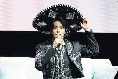 [공식] 이동욱, 1년 만에 깜짝 소식 전했다…글로벌 팬미팅 투어 성료