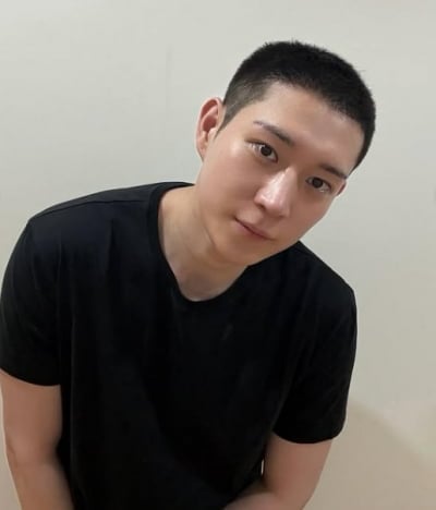 俳優キム・ヨンデ、軍服務を開始