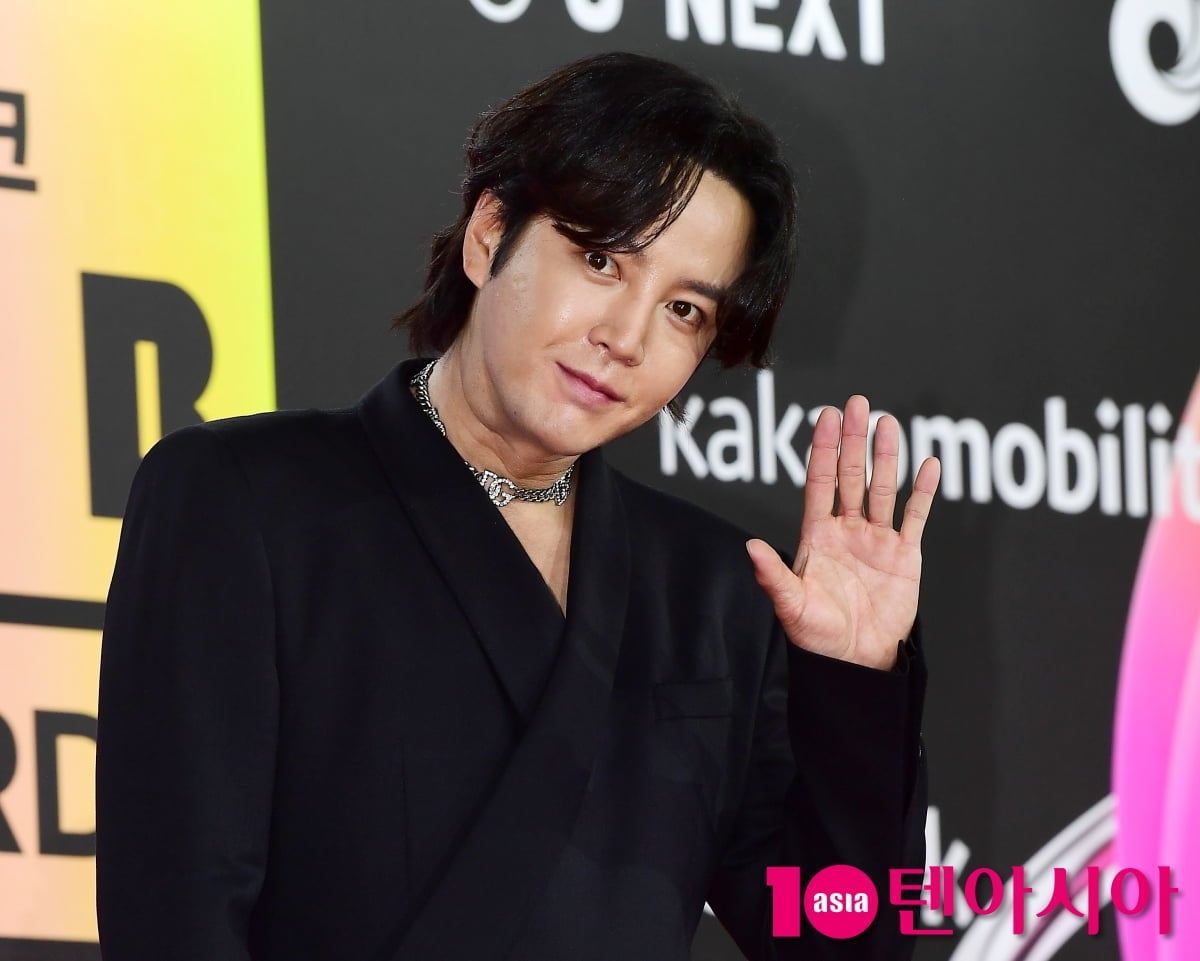 배우 장근석이 포즈를 취하고 있다 / 사진=텐아시아 DB