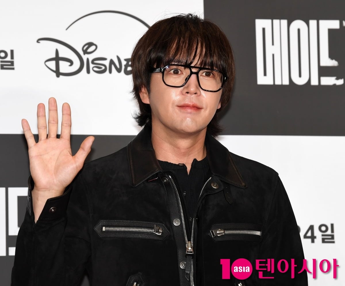 배우 장근석이 포즈를 취하고 있다 / 사진=텐아시아 DB