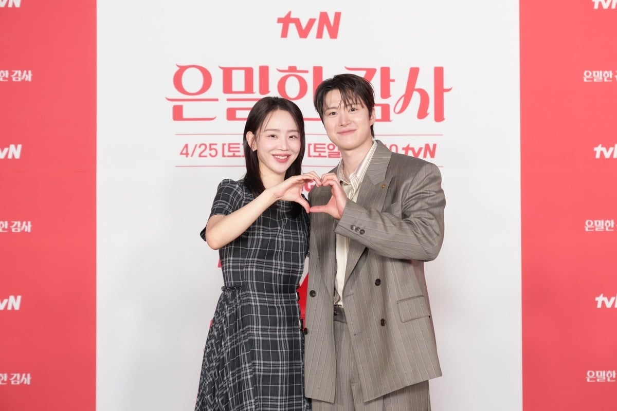 신혜선이 5살 연하 남배우 공명과 핑크빛 호흡을 맞춘다./사진제공=tvN