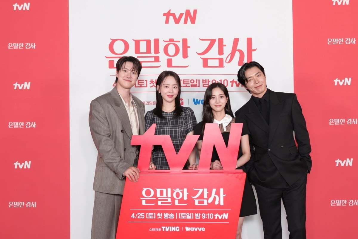 신혜선이 5살 연하 남배우 공명과 핑크빛 호흡을 맞춘다./사진제공=tvN
